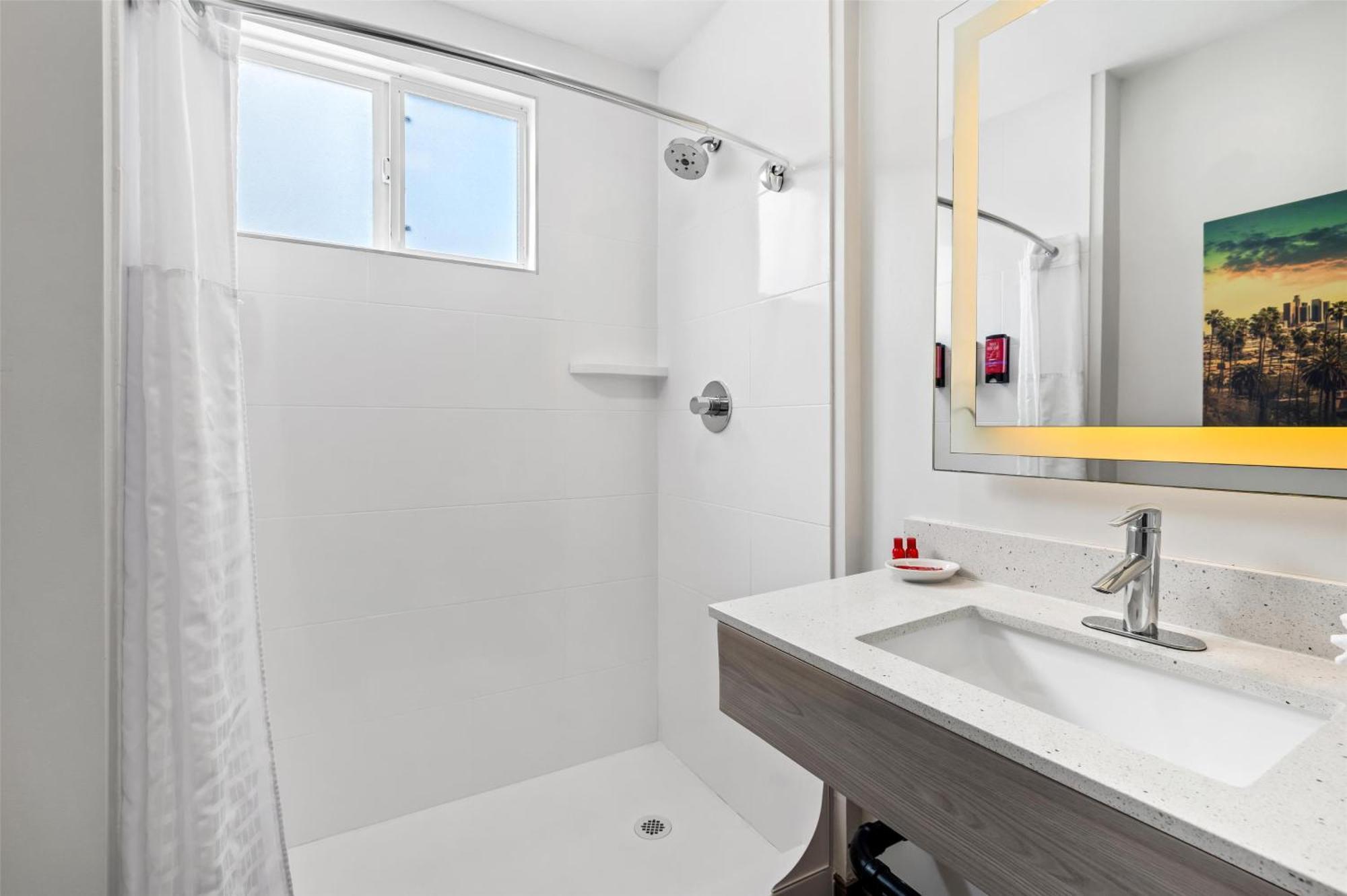 Surestay Hotel By Best Western Santa Monica Exterior photo
