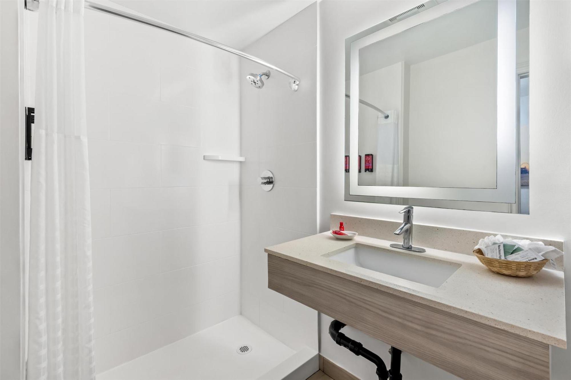 Surestay Hotel By Best Western Santa Monica Exterior photo